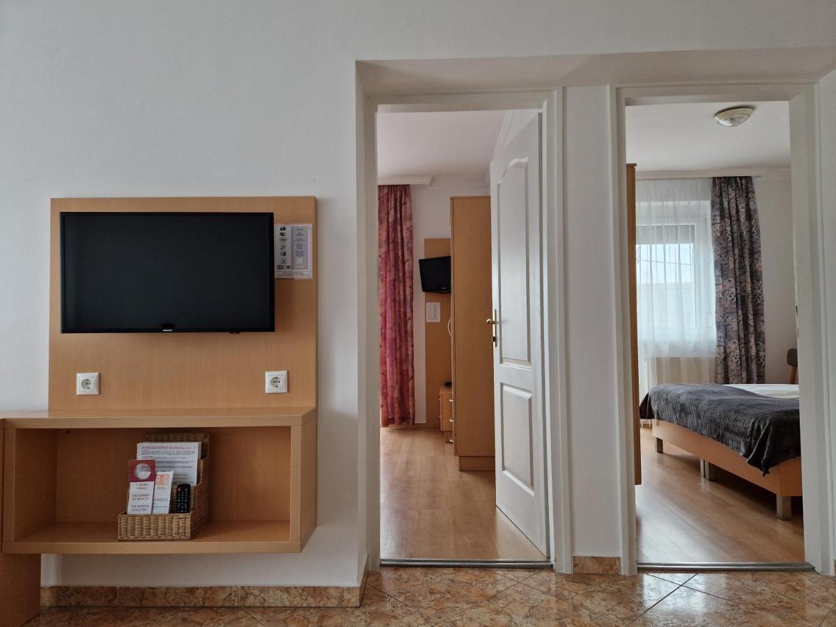 Eva Panzio Hotel Sarvar Exterior photo