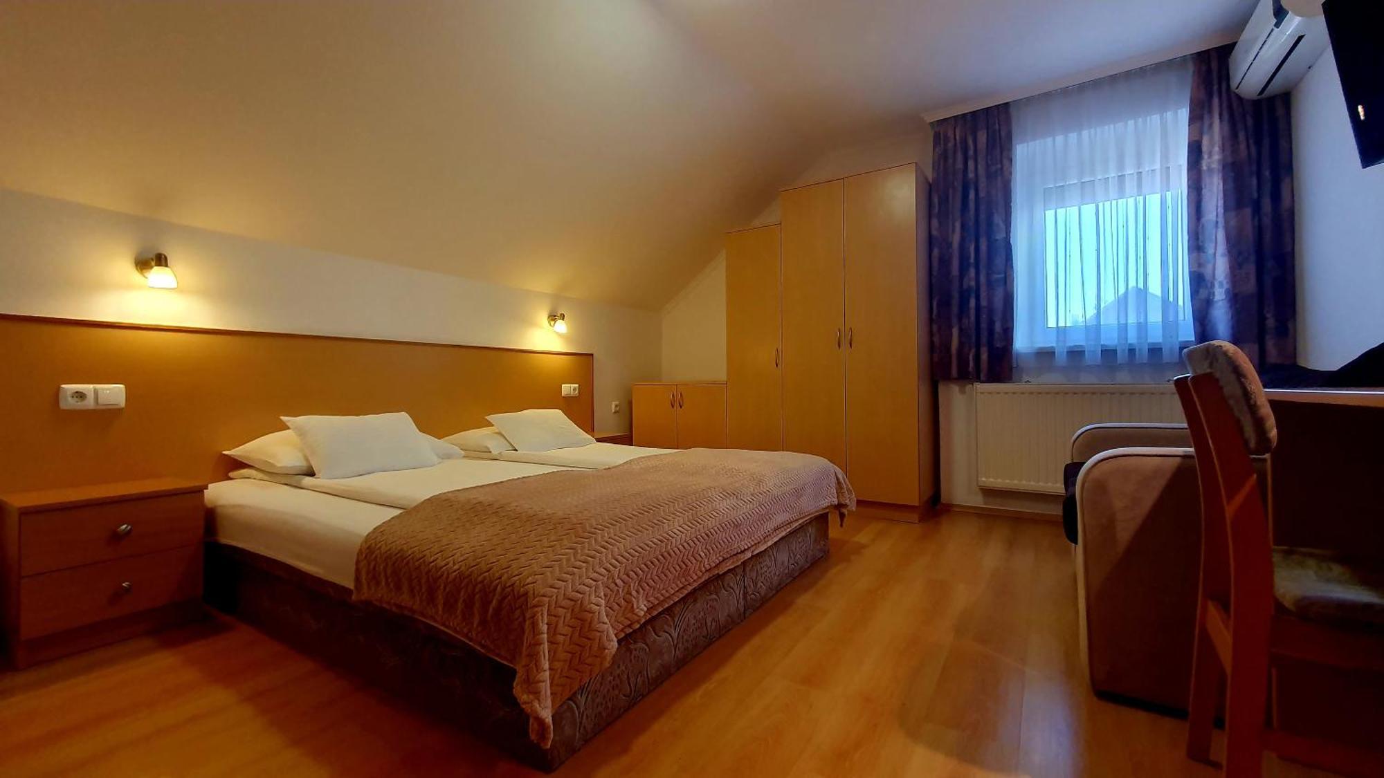 Eva Panzio Hotel Sarvar Exterior photo